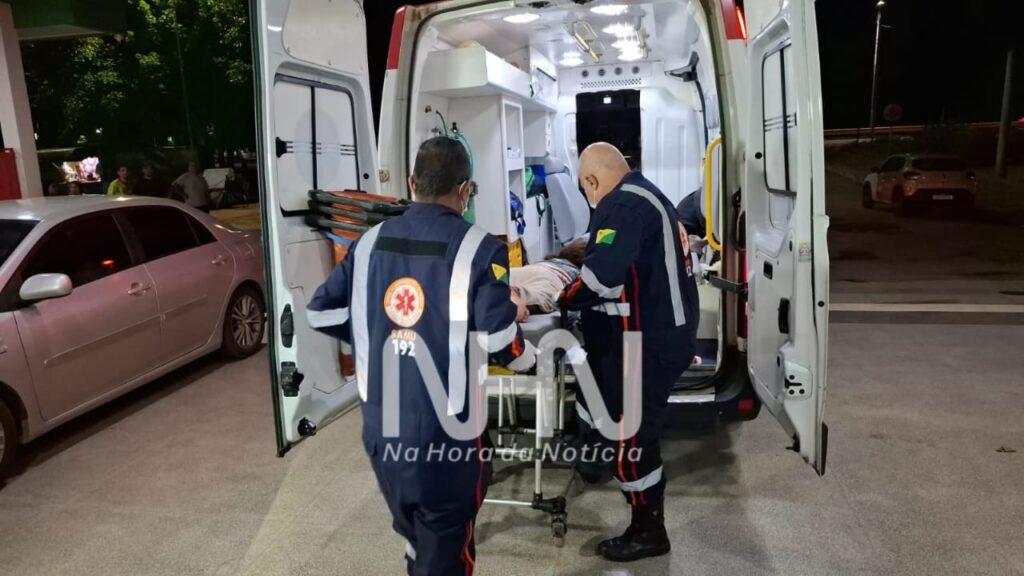 Homem esfaqueia namorada por ciúmes e foge levando o celular da vítima em Rio Branco