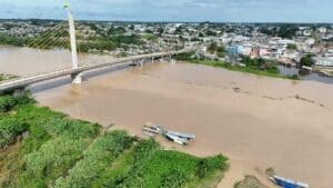 Rio Juruá atinge 13,27 m em Cruzeiro do Sul; bairros e comunidades já sofrem com alagamentos