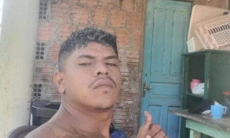 Jovem de 29 anos é morto a tiros e facadas em invasão de residência em Acrelândia