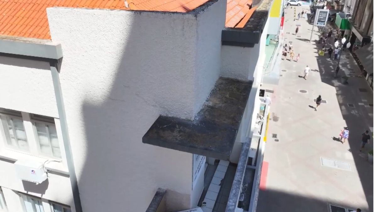Após desabamento no Procon, vistoria encontra 10 marquises em risco no Centro de Florianópolis Após desabamento no Procon, vistoria encontra 10 marquises em risco no Centro de Florianópolis