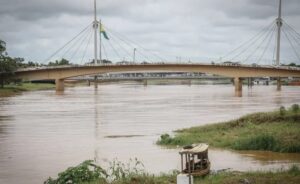 Rio Acre fica em 14,39 m em Rio Branco, mantendo-se acima da cota de transbordamento