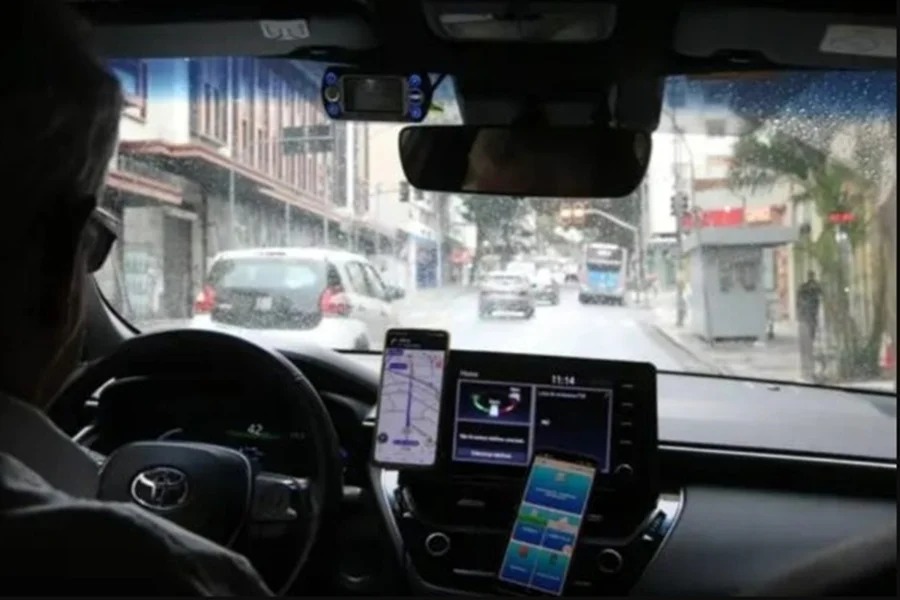 Motorista da 99 cobrou R$ 1.400 de mulher em corrida que custava R$ 13