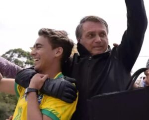 Bolsonaro quer encontro com Nikolas na Papudinha após caminhada