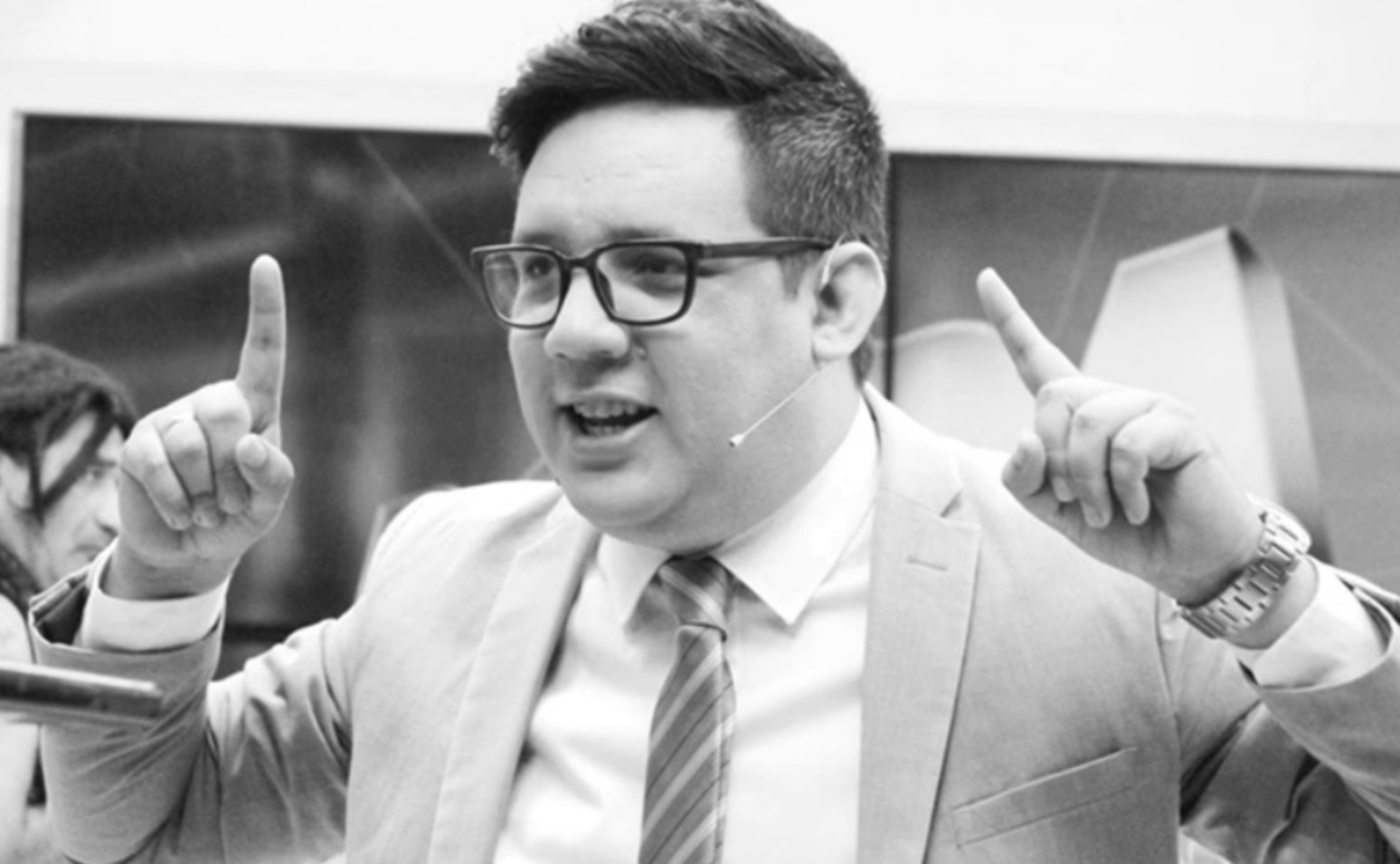 Morre o apresentador Erlan Bastos aos 32 anos Morre o apresentador Erlan Bastos aos 32 anos