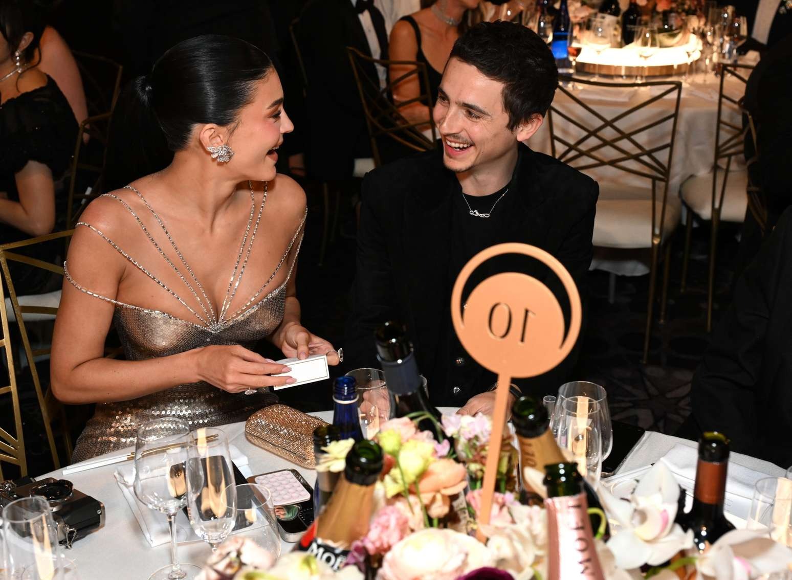 Leitura labial aponta climão entre Timothée Chalamet e Kylie Jenner no Globo de Ouro