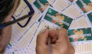 Mega-Sena: ninguém acerta e prêmio acumula em R$ 130 milhões; veja dezenas