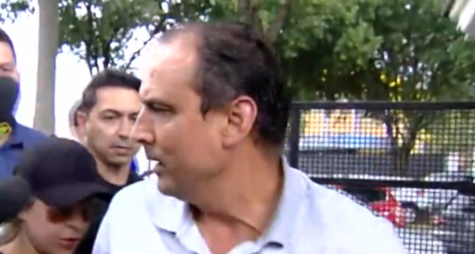 Síndico que confessou ter matado corretora diz que filho é inocente: 'Não tem nada a ver com isso' Síndico que confessou ter matado corretora diz que filho é inocente: 'Não tem nada a ver com isso'