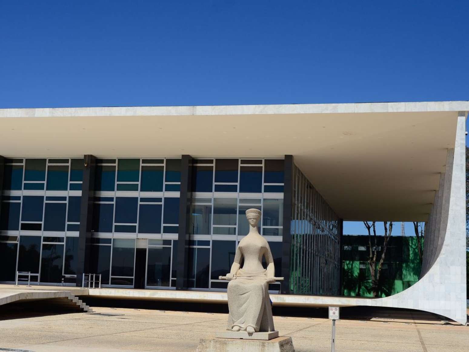 Assessor de ministro do STF é preso por violência psicológica contra esposa e acaba exonerado