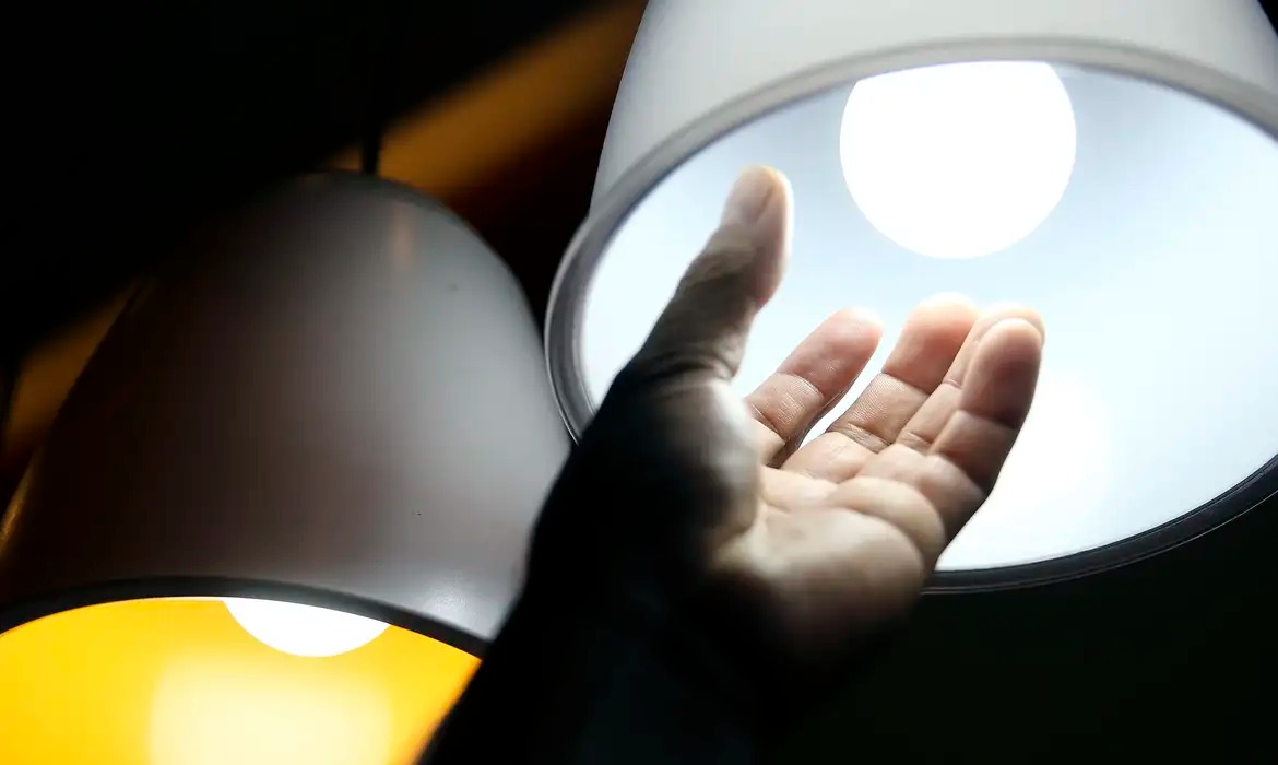 Contas de luz seguem com bandeira tarifária verde em março