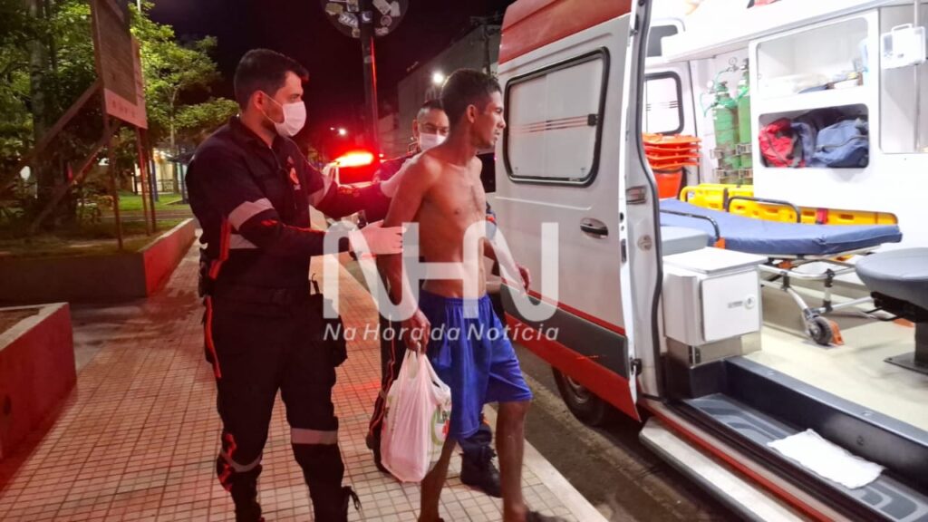 Tentativa de homicídio é registrada no Centro de Rio Branco; jovem é ferido com golpe de faca nas costas