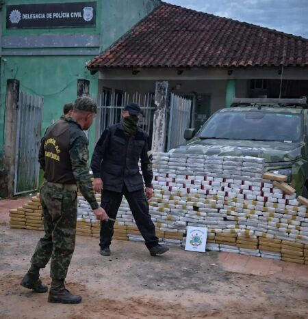 Casal é preso com 346 kg de drogas no Rio Acre; recompensa seria pouco mais de R$ 2 mil