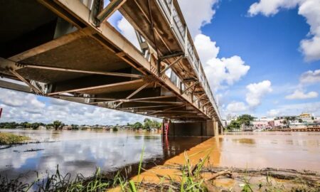 Rio Acre começa a baixar em Rio Branco, mas ainda está 1,31m acima do transbordo