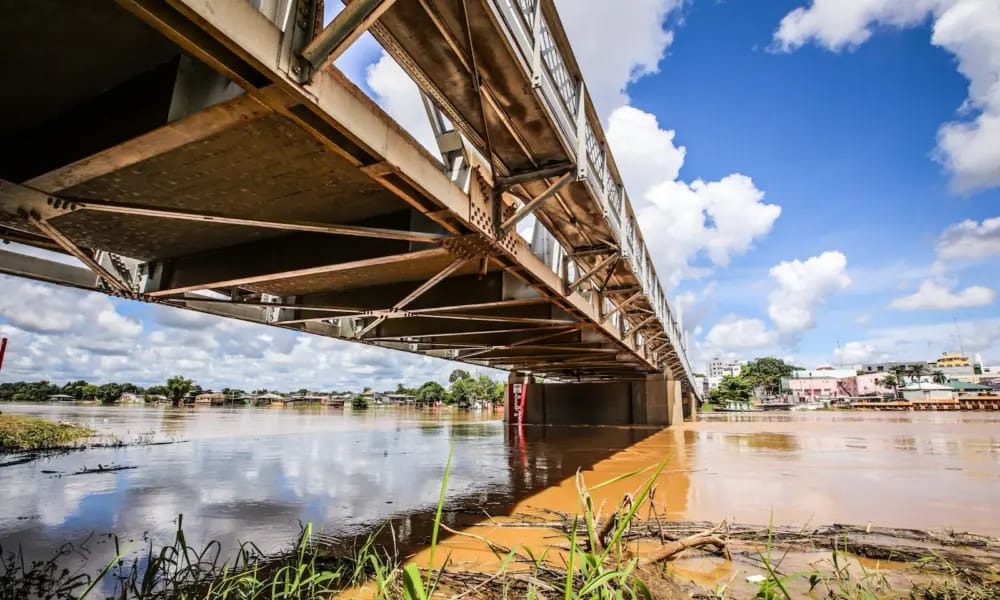 Rio Acre começa a baixar em Rio Branco, mas ainda está 1,31m acima do transbordo
