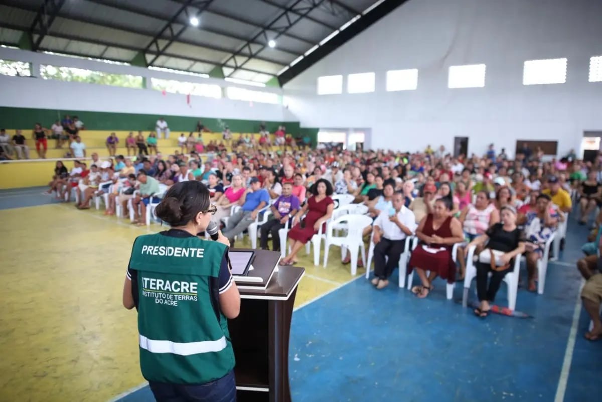 Mil moradores de Senador Guiomard participam de audiência sobre regularização fundiária no Acre Mil moradores de Senador Guiomard participam de audiência sobre regularização fundiária no Acre