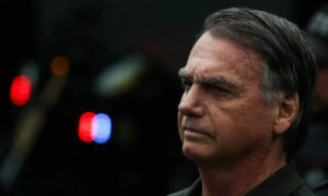 STM concede 10 dias para Bolsonaro apresentar defesa contra pedido de perda de patente do Exército