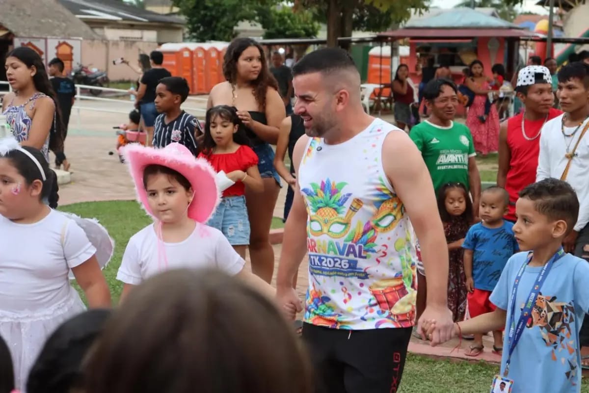 Baile infantil anima abertura da terceira noite do Carnaval em Tarauacá