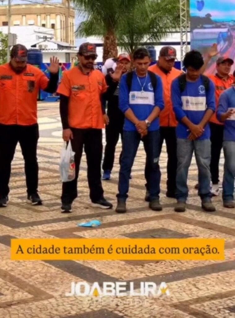 Igreja e projeto social se unem a garis para limpeza pós-Carnaval em centro de Rio Branco