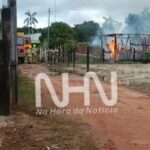 Incêndio destrói residência de madeira no bairro Canaã, no Segundo Distrito de Rio Branco