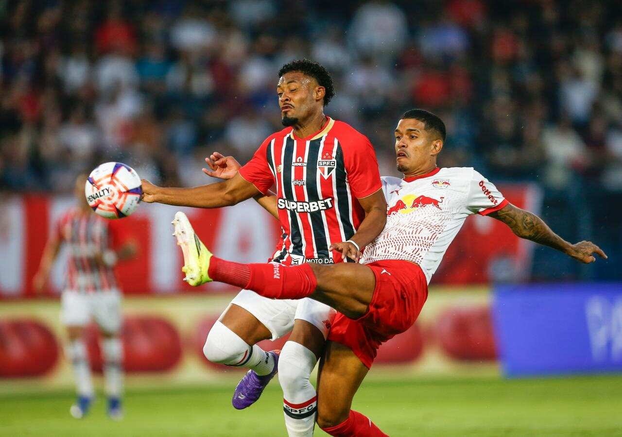 São Paulo resiste à pressão do Bragantino e vence por 2×1 para chegar às semifinais do Paulistão