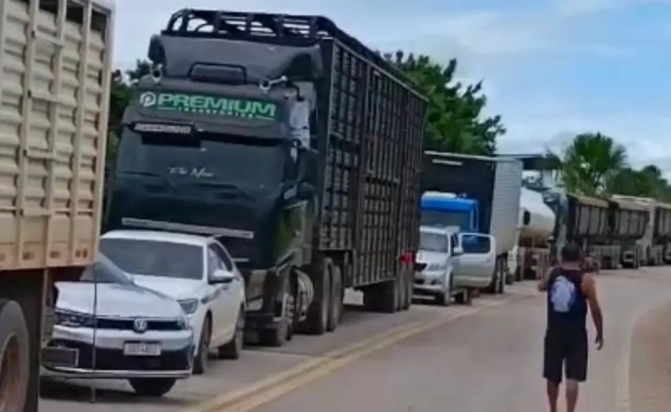 BR-364 em Feijó é liberada após acordo; secretário de Obras se compromete a reunir com manifestantes