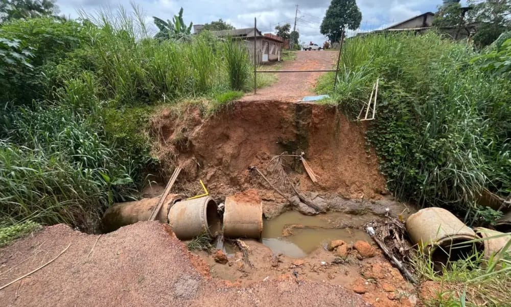 Brasiléia inicia obras de drenagem e pavimentação em via afetada por enxurrada Brasiléia inicia obras de drenagem e pavimentação em via afetada por enxurrada