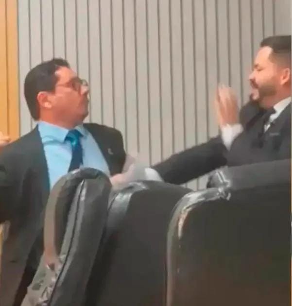 Câmara de Sena Madureira arquiva PAD contra vereadores envolvidos em briga no plenário Câmara de Sena Madureira arquiva PAD contra vereadores envolvidos em briga no plenário