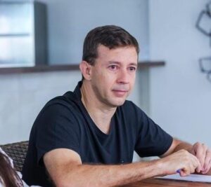 Velloso viaja a Brasília para defender pré-candidatura ao Senado em meio a alinhamento de Bittar na chapa governista do Acre