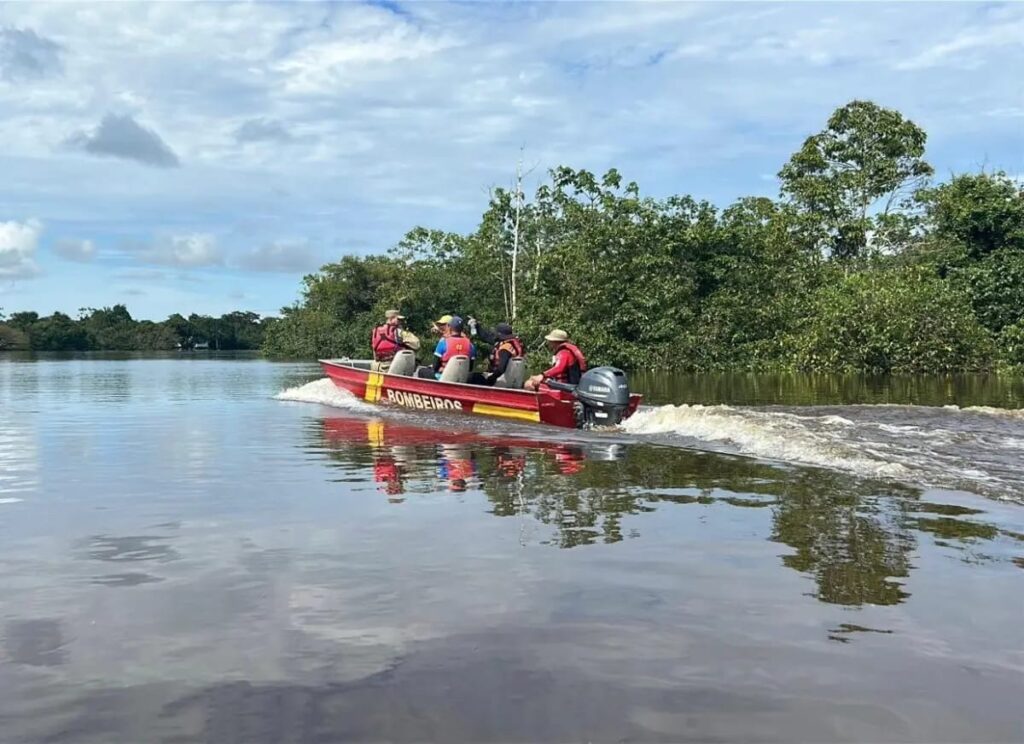 Rio Juruá atinge 13,17 m e afeta 19 áreas em Cruzeiro do Sul; abrigos estão prontos