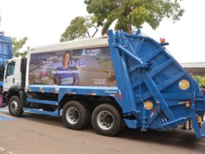 Moradores de Epitaciolândia reclamam de acumulo de lixo; secretária admite falhas na frota