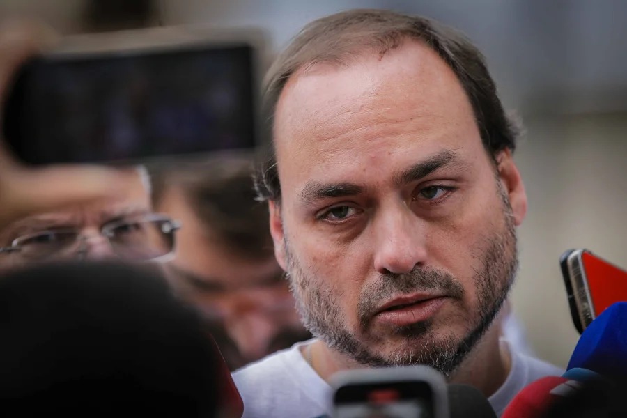 Carlos diz que PL está “organizado” para atacar filhos de Bolsonaro