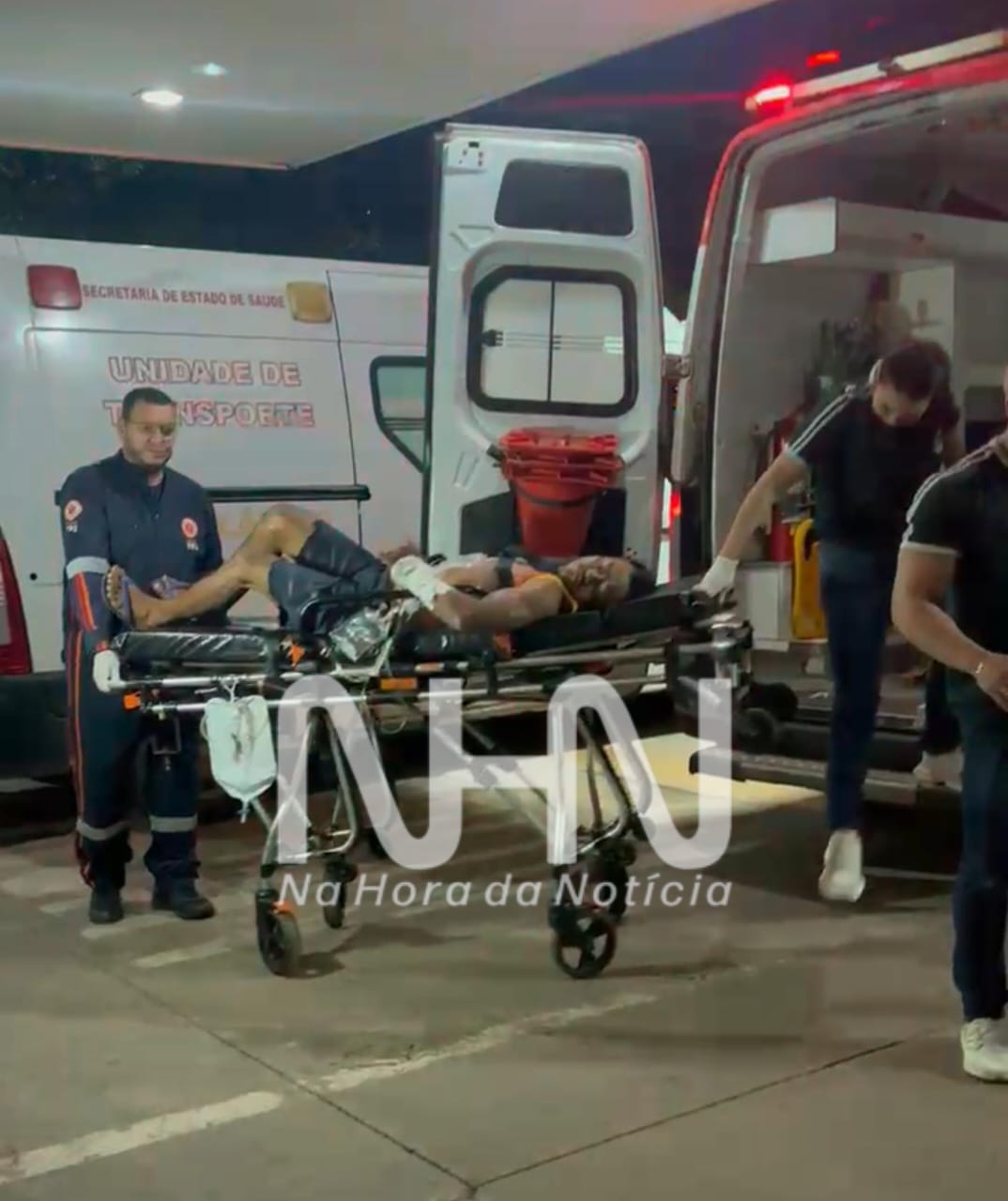 Roberto Peres é baleado no abdômen e outro homem fica ferido durante ataque a tiros no bairro Leonardo Barbosa, em Brasiléia Roberto Peres é baleado no abdômen e outro homem fica ferido durante ataque a tiros no bairro Leonardo Barbosa, em Brasiléia