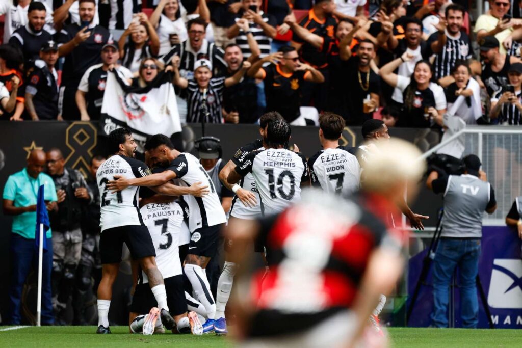 Corinthians bate o Flamengo com golaço de Yuri Alberto e conquista o bi da Supercopa