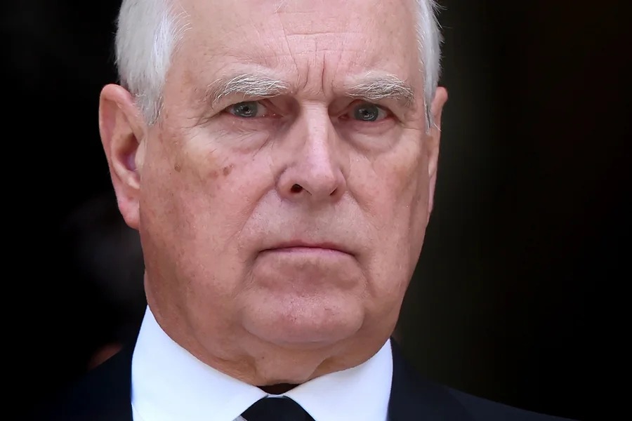 Em e-mail, Andrew disse para Epstein: “Vamos brincar mais em breve”