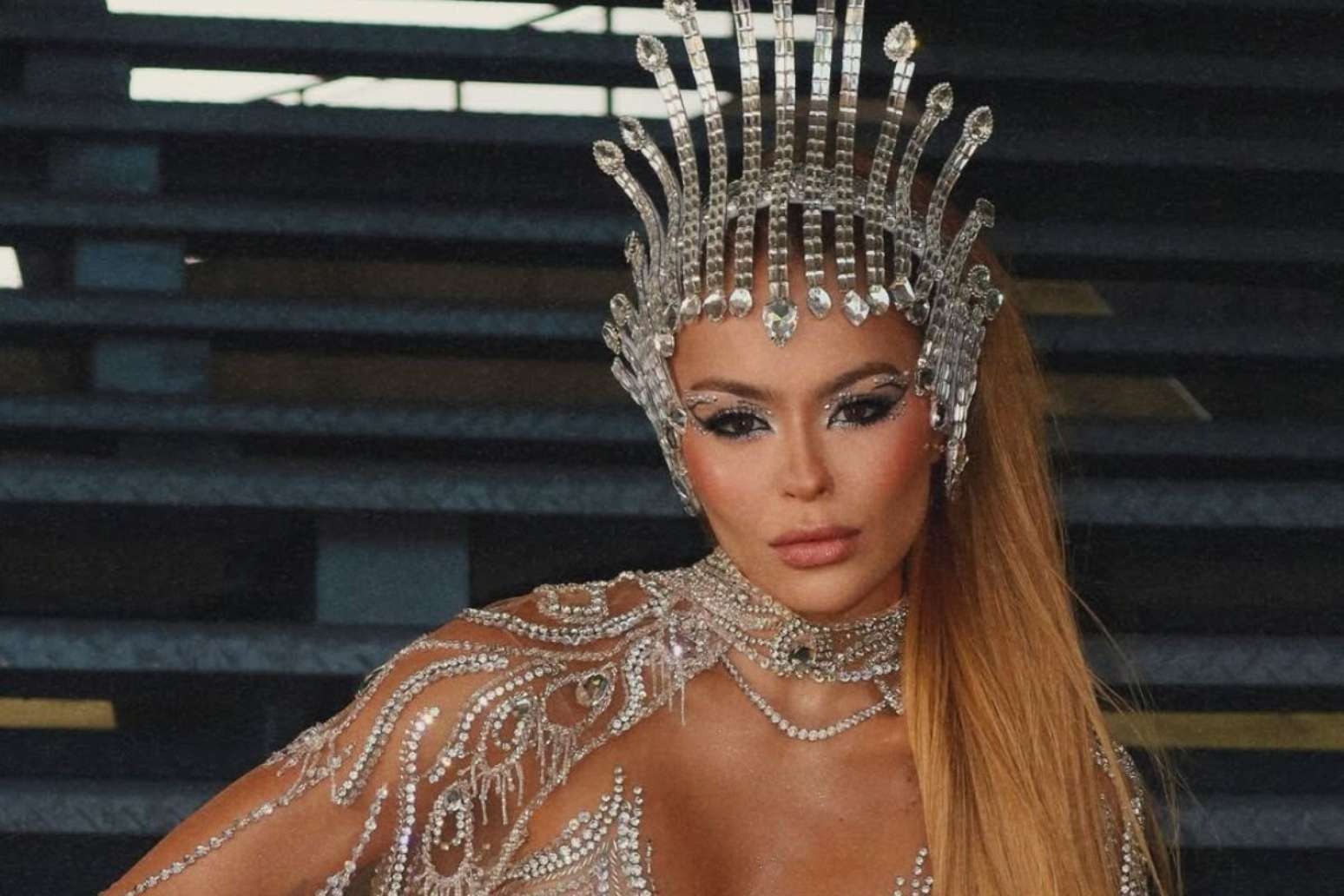 Ex-bailarina do Faustão gasta 'um apartamento' para realizar sonho de desfilar no Carnaval Ex-bailarina do Faustão gasta 'um apartamento' para realizar sonho de desfilar no Carnaval