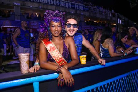 Iza assume namoro com ator João Vitor Silva na Sapucaí