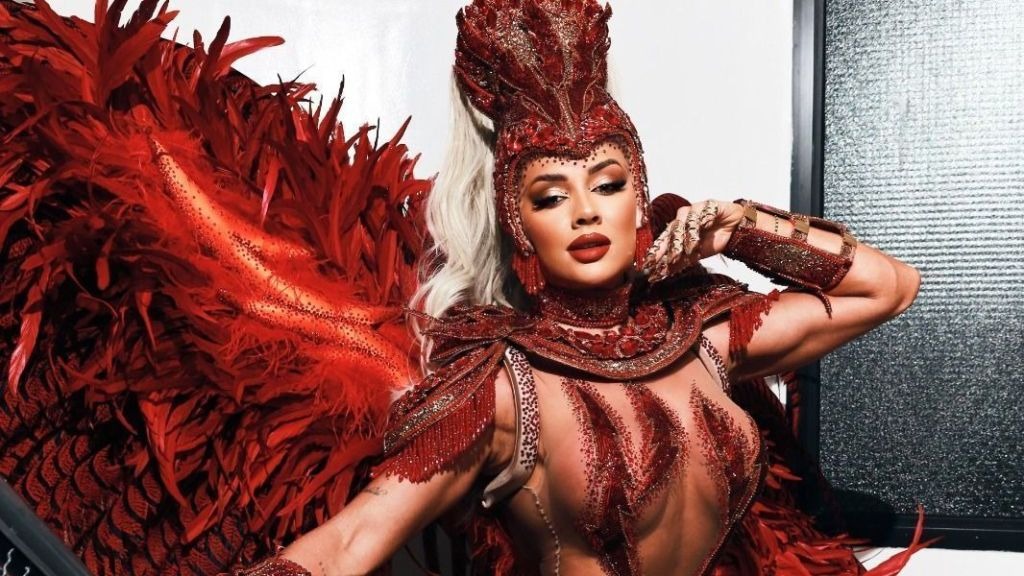 Juju Salimeni aponta fantasia banhada a ouro como mais bonita que já usou e celebra enredo sobre orixá