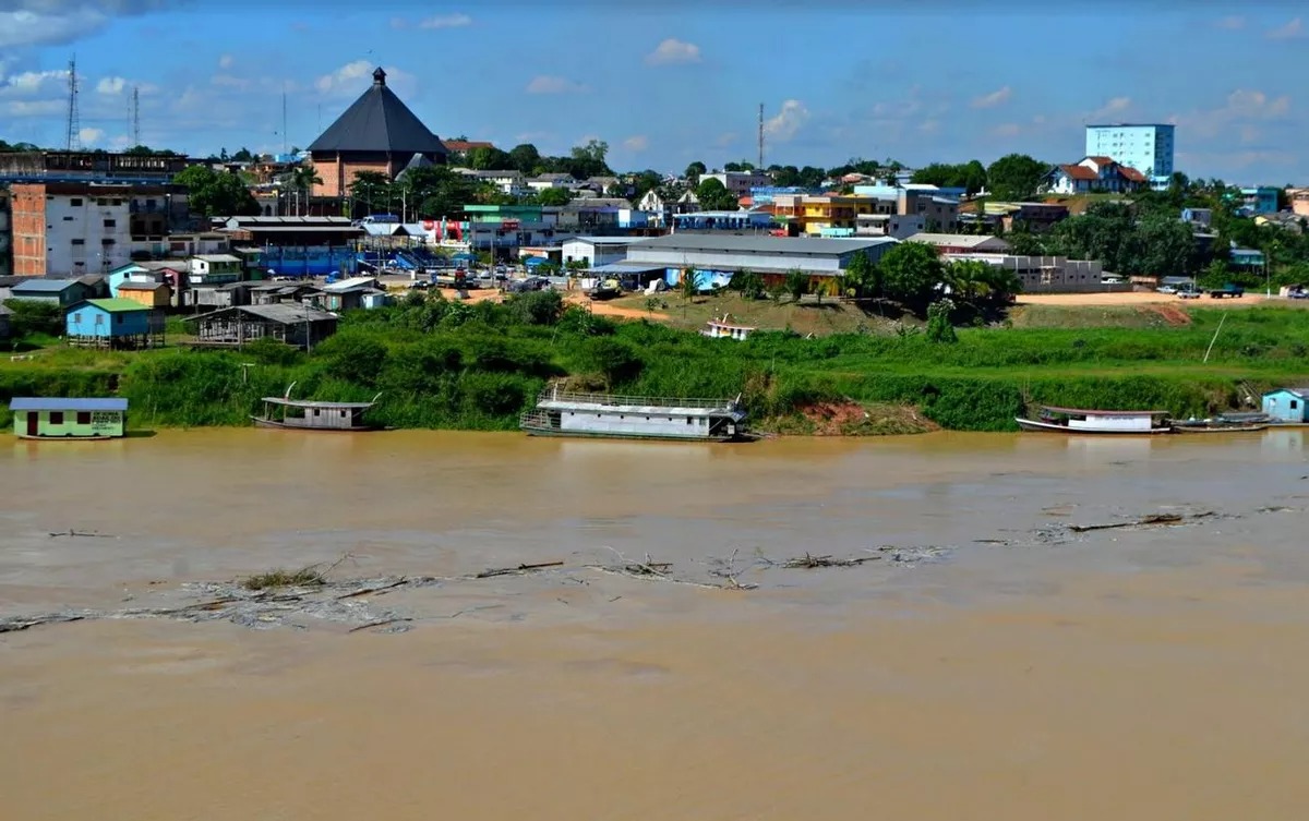 Defesa Civil monitora Rio Juruá com régua manual e prevê nova elevação em Cruzeiro do Sul