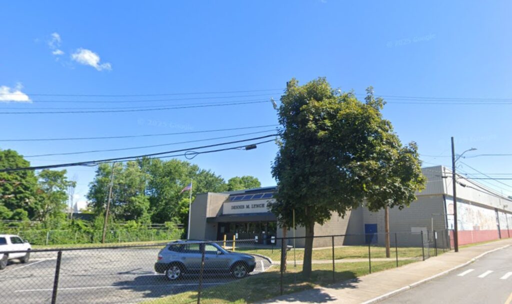 Jogo de hóquei colegial termina com três mortes após tiroteio nos Estados Unidos