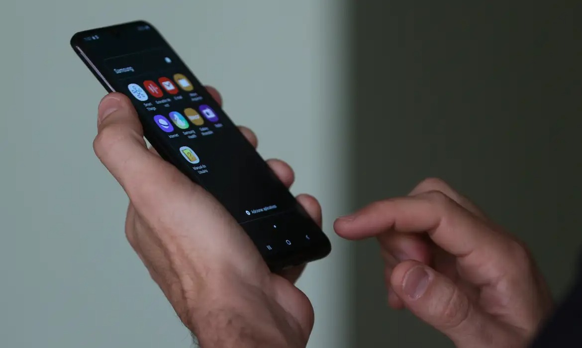 Veja dicas para proteger seu celular de golpes virtuais no carnaval Veja dicas para proteger seu celular de golpes virtuais no carnaval