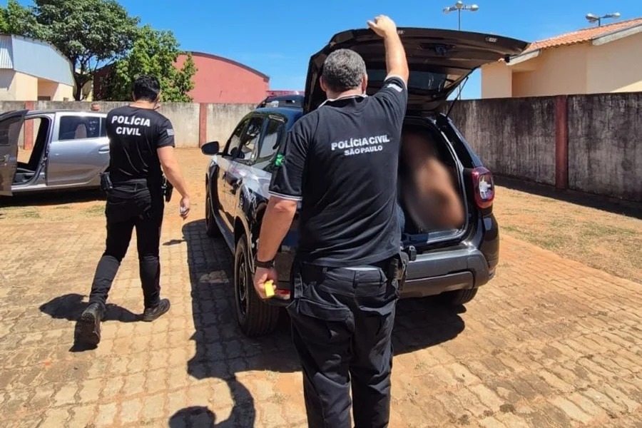 Homem é preso por enviar 90 cartas com conteúdo sexual para mulher Homem é preso por enviar 90 cartas com conteúdo sexual para mulher