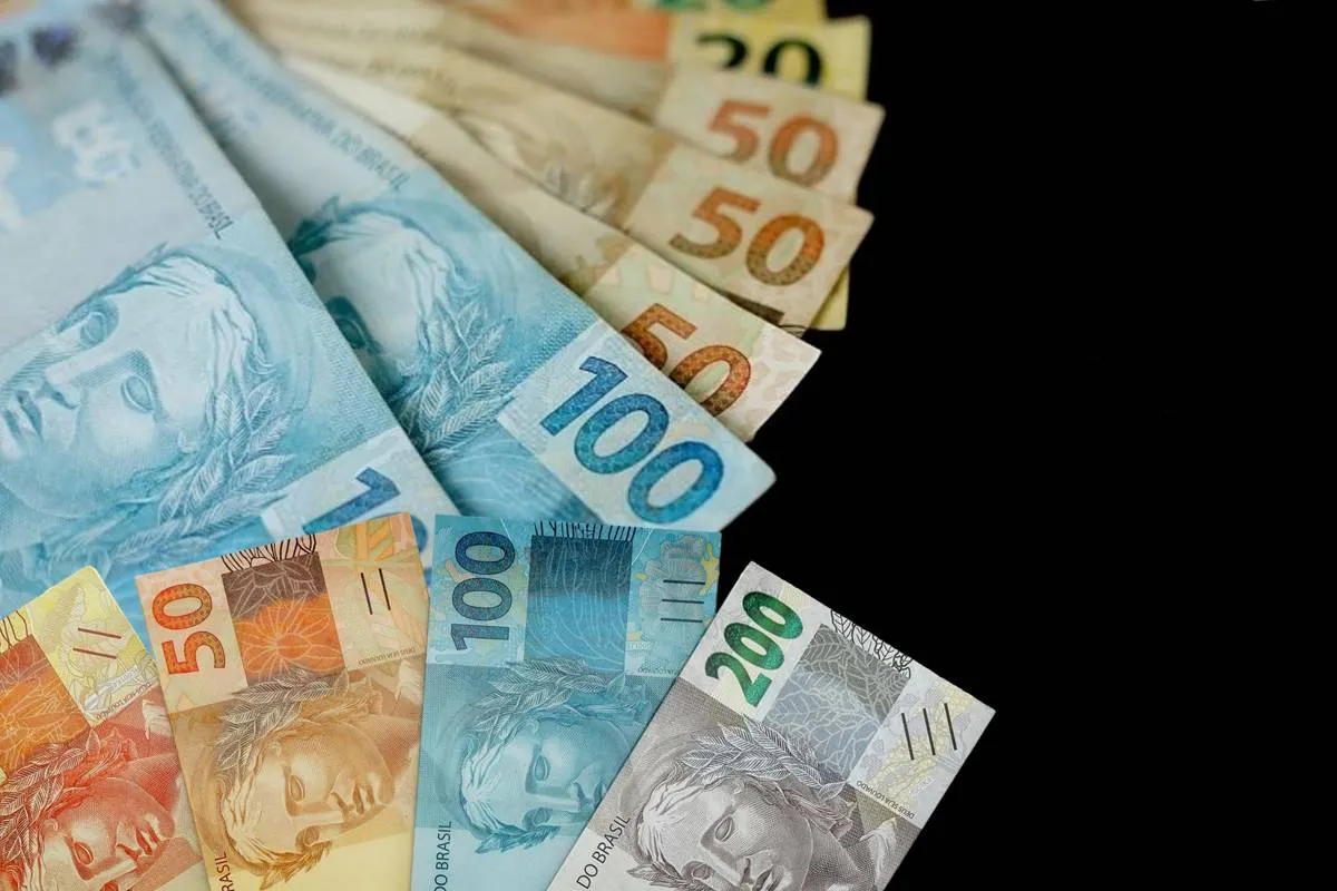 Empresas têm até o 5º dia útil para pagar salário, determina CLT