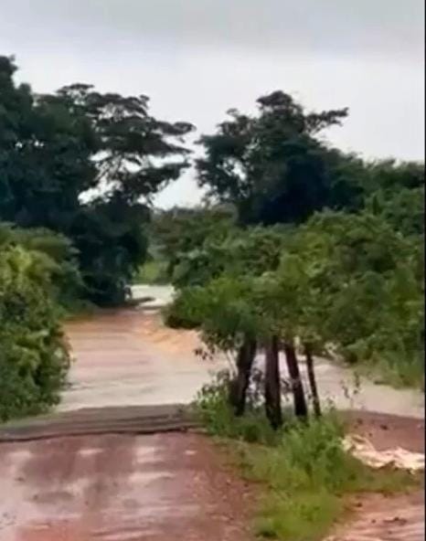 Rompimento parcial de represa em Tocantins agrava alagamentos; estradas e pontes ficam obstruídas, mas não há feridos Rompimento parcial de represa em Tocantins agrava alagamentos; estradas e pontes ficam obstruídas, mas não há feridos
