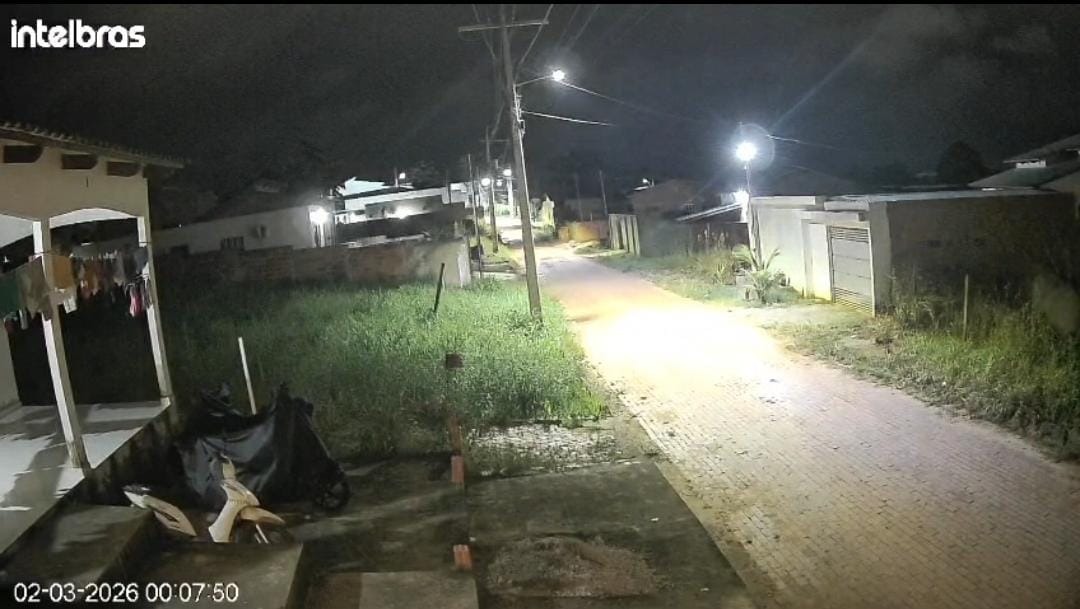 Raio cai próximo a residências no Jardim Primavera, em Sena Madureira; câmeras registram momento impactante Raio cai próximo a residências no Jardim Primavera, em Sena Madureira; câmeras registram momento impactante