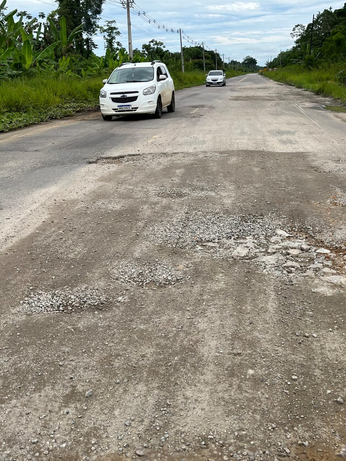 Buracos retornam à BR-307 em Cruzeiro do Sul; DNIT anuncia recapeamento completo