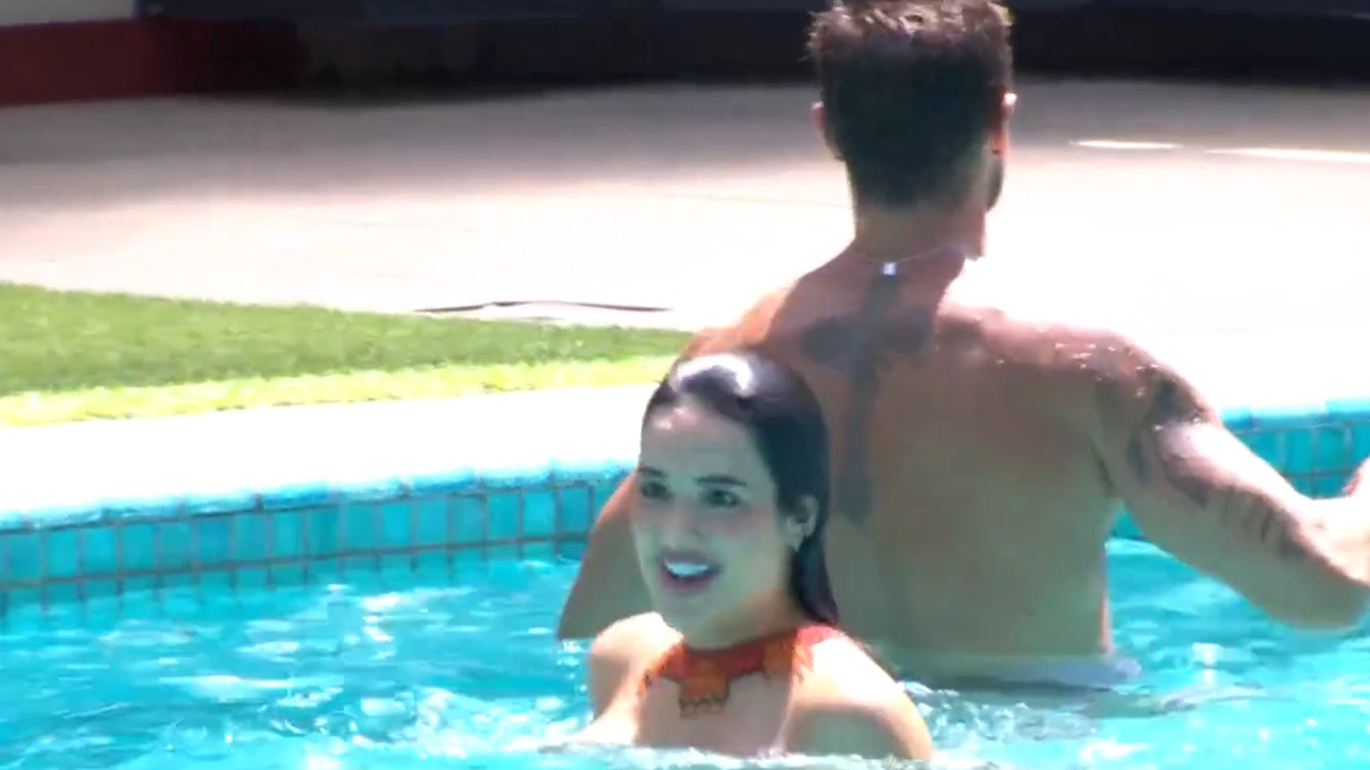 BBB 26: Sem saber que paredão era falso, Jordana cumpre promessa e faz topless