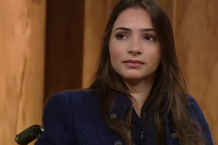 Ex-ginasta Lais Souza causa comoção ao aparecer de pé em foto Ex-ginasta Lais Souza causa comoção ao aparecer de pé em foto