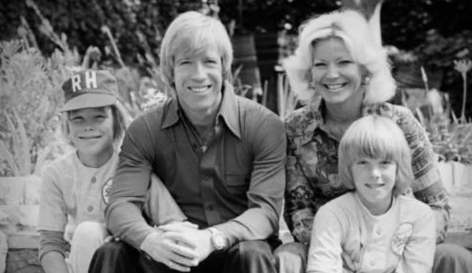 Quem são os filhos de Chuck Norris, morto aos 86 anos