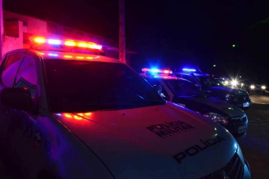 Homem invade festa de aniversário e tenta matar ex-mulher a facadas Homem invade festa de aniversário e tenta matar ex-mulher a facadas