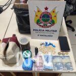 Suspeito tenta fugir, mas é capturado com drogas durante ação da Força Tática em Rio Branco Suspeito tenta fugir, mas é capturado com drogas durante ação da Força Tática em Rio Branco