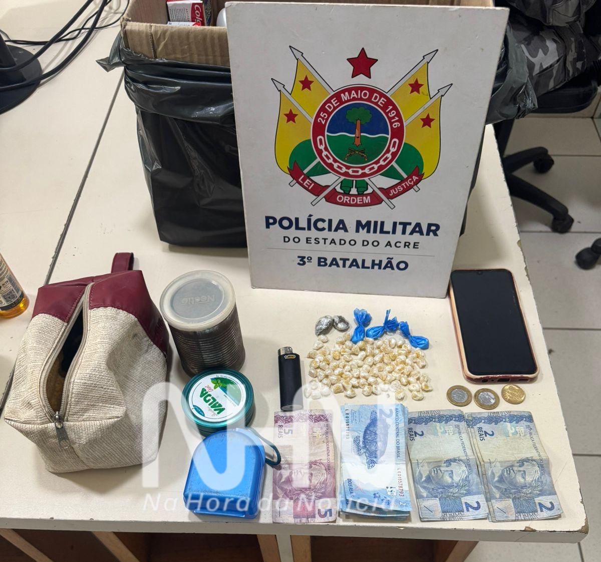 Suspeito tenta fugir, mas é capturado com drogas durante ação da Força Tática em Rio Branco Suspeito tenta fugir, mas é capturado com drogas durante ação da Força Tática em Rio Branco